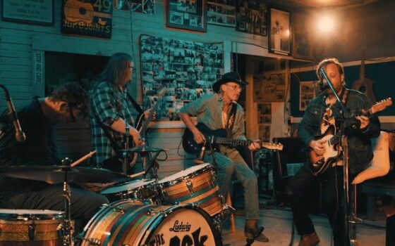 The Black Keys libera videoclipe de seu novo single “Going Down South”