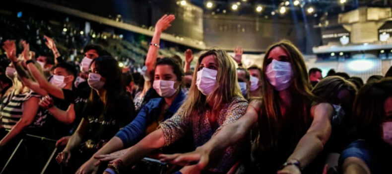 Evento-teste de rock reúne 5 mil pessoas em arena de Paris